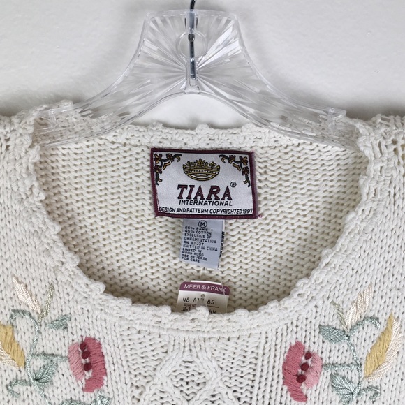 Tiara Sweaters Vintage Tiara International Scoop Neck Knit Embroidered Floral Sweater In